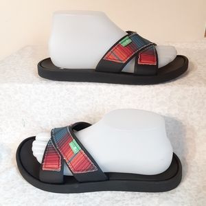 Like new SANUK Wmns Sz 8 Slides